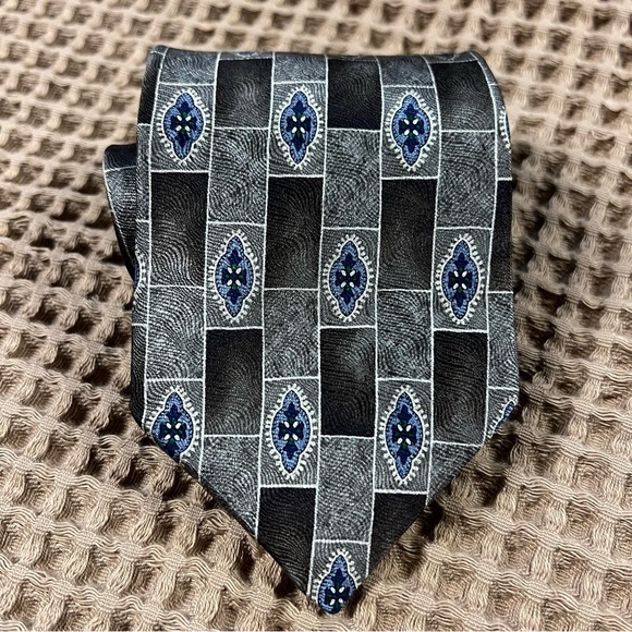 Haggar Clothing Co. | Brown and Gray Geometric‎ Neck Tie for Formal Occasions - Picture 1 of 5